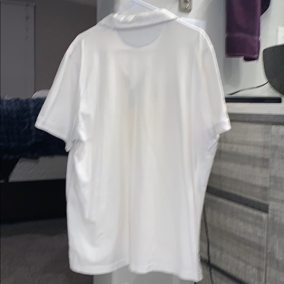 Banana Republic quarter button up white t-shirt - Picture 2 of 3